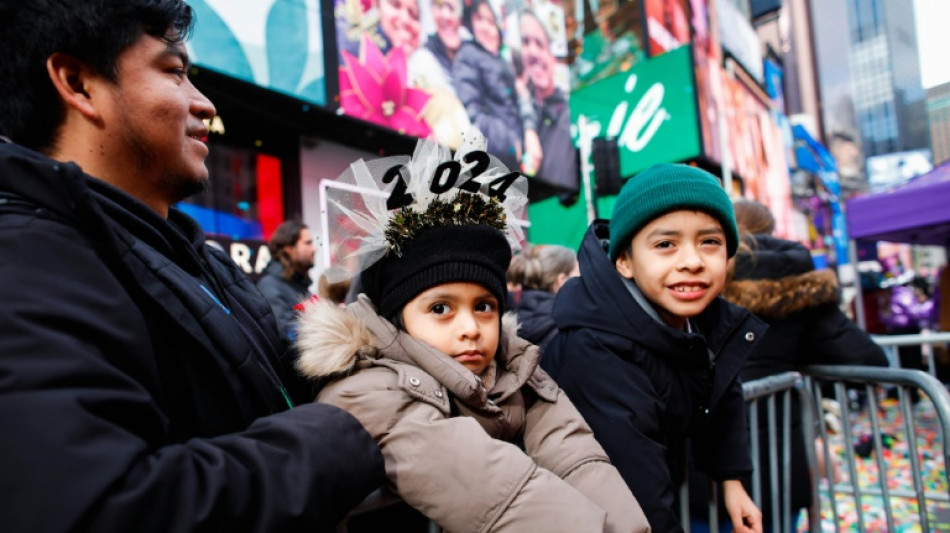 Fuegos artificiales pero tambi&eacute;n armas iluminan los cielos en el Nuevo A&ntilde;o