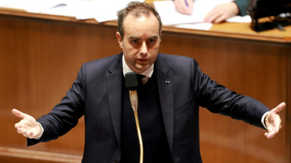 Les syndicats ressortent d&eacute;&ccedil;us de Matignon, Macron appelle &agrave; "la fermet&eacute;"