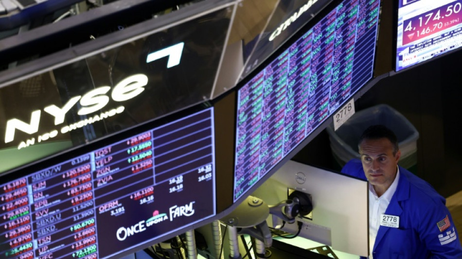 Wall Street termine en hausse, l'emploi plaide pour un statu quo de la Fed