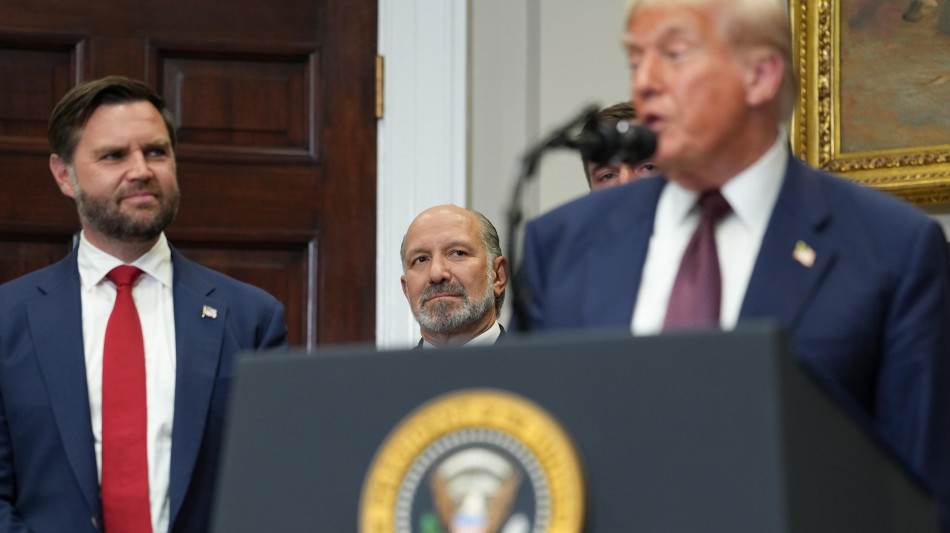 Vance, Trump valuta se punire Pechino sul petrolio russo