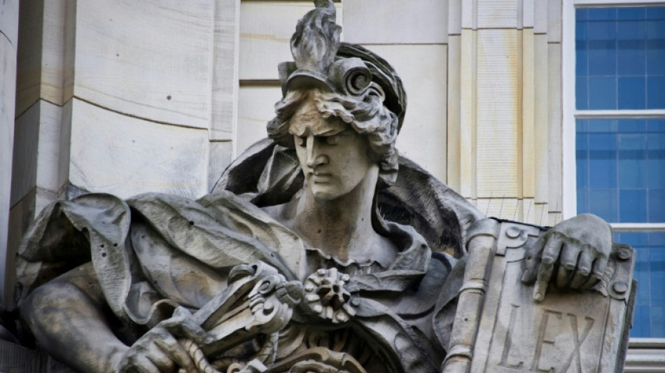 Fr&uuml;herer Kommissariatsleiter von Berliner Polizei wegen Untreue angeklagt