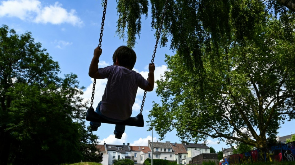 Zahl der Adoptionen von Kindern und Jugendlichen leicht zur&uuml;ckgegangen