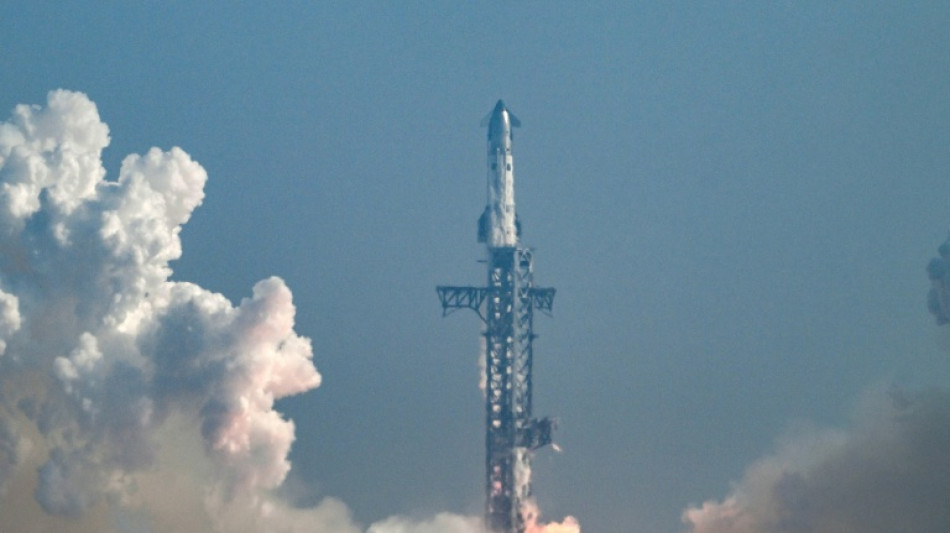 D&eacute;collage de la m&eacute;gafus&eacute;e Starship pour un premier vol test visant l'orbite terrestre