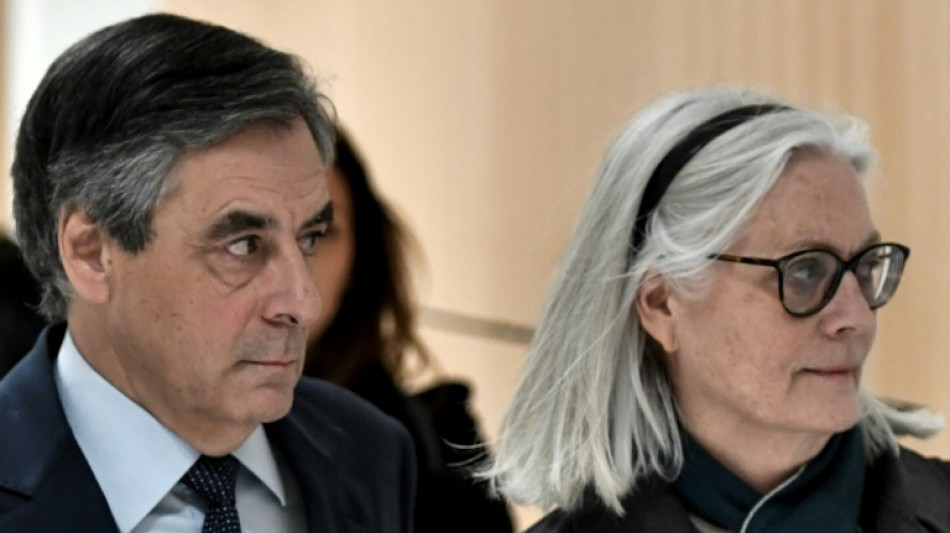 Condenan a un exprimer ministro de Francia a un a&ntilde;o de prisi&oacute;n por el empleo ficticio de su esposa