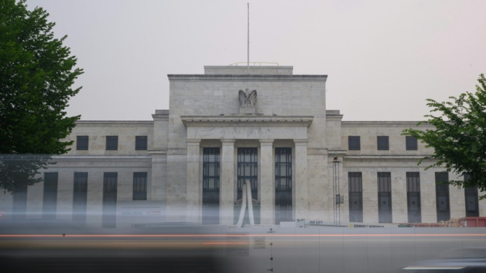Fed l&auml;sst Leitzins nach zehn Erh&ouml;hungen in Folge erstmals unver&auml;ndert