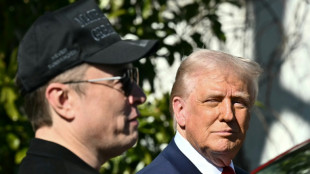 Trump et Musk face à la presse après des révélations sur les addictions de l'entrepreneur