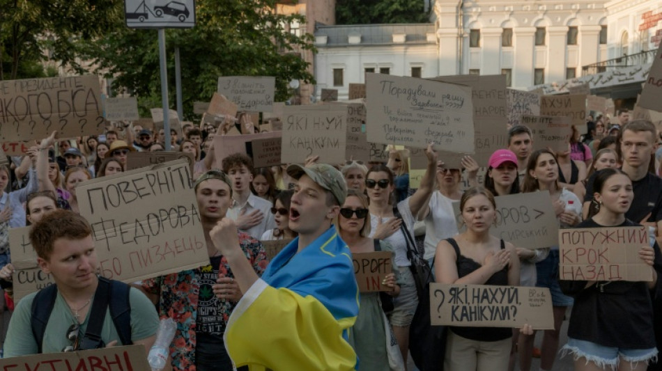 Zelensky enfrenta crise pol&iacute;tica cada vez mais profunda