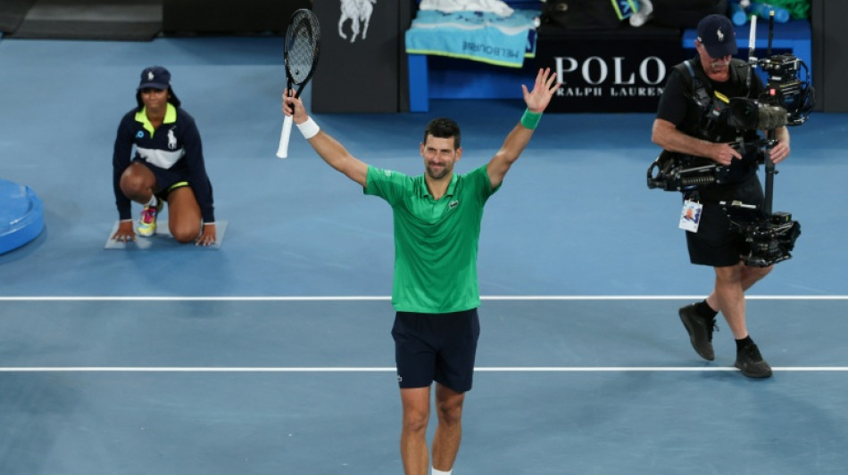 Djokovic estreia sem sustos e avan&ccedil;a &agrave; 2&ordf; rodada do Aberto da Austr&aacute;lia