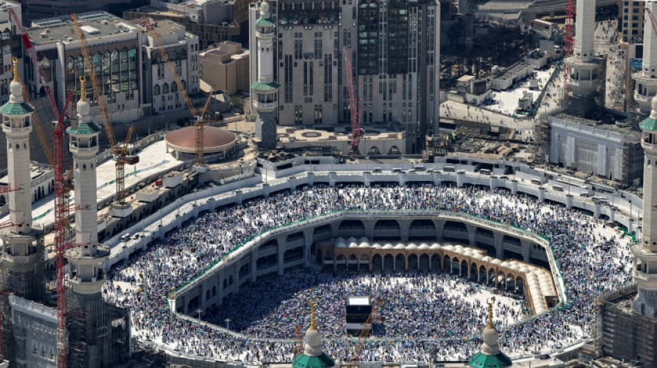 Peregrina&ccedil;&atilde;o do hajj termina com pico de calor mortal na Ar&aacute;bia Saudita