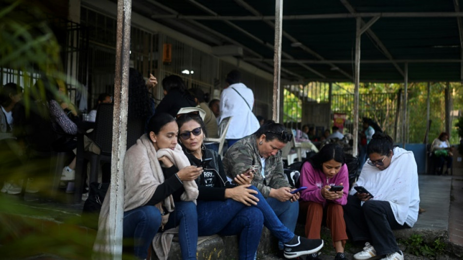 Trump sets meeting with Venezuelan opposition leader, Caracas under pressure