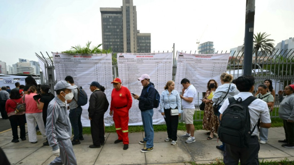 Polic&iacute;as y fiscales intervienen ente electoral luego de que 63 mil personas no votaran en Per&uacute;