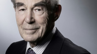 La tombe de Robert Badinter, artisan de l'abolition de la peine de mort, profanée juste avant son entrée au Panthéon