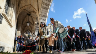 Hommage &agrave; la cath&eacute;drale d'Arras pour les fun&eacute;railles de Dominique Bernard, sous haute surveillance