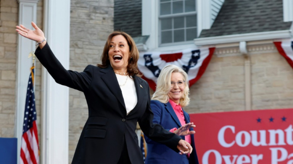 Harris e republicana Cheney fazem com&iacute;cio democrata em reduto conservador