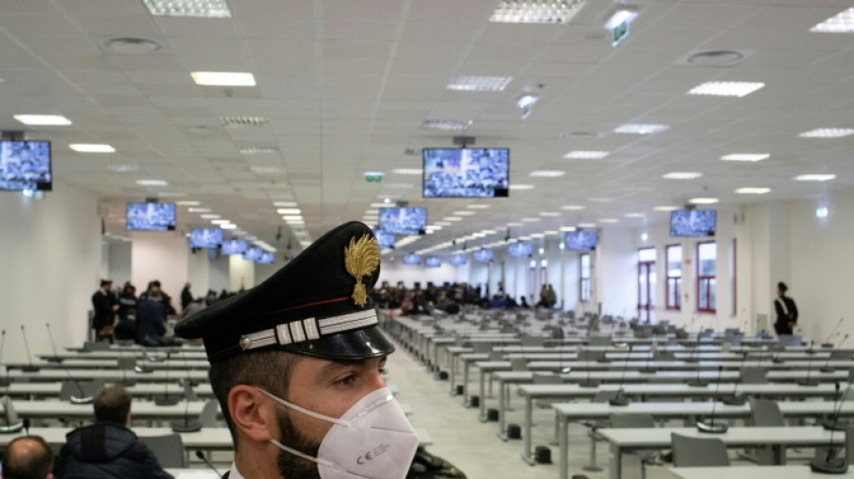 M&aacute;s de 300 mafiosos se enfrentan a duras penas en un macrojuicio en Italia