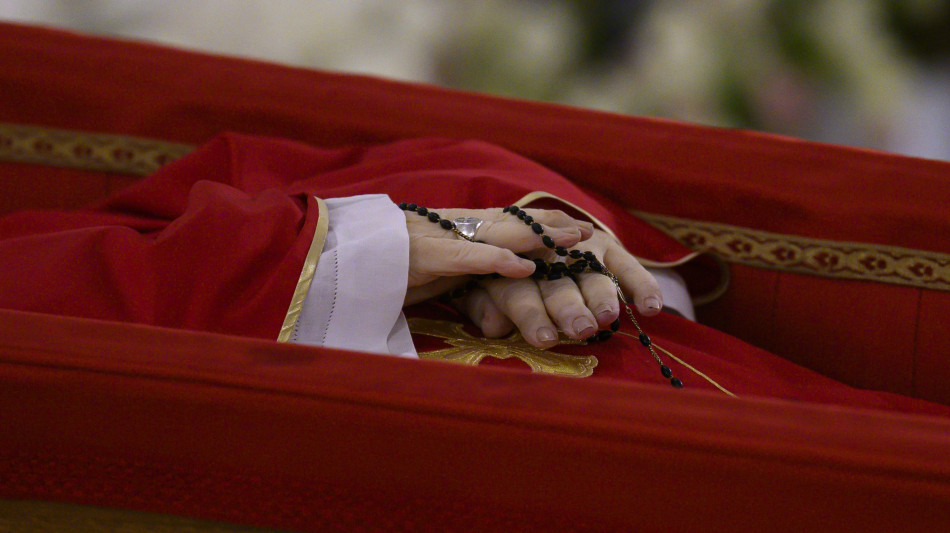 La salma del Papa esposta domani a San Pietro