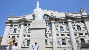 Borsa: Milano chiude sopra i 43mila punti, +0,89%