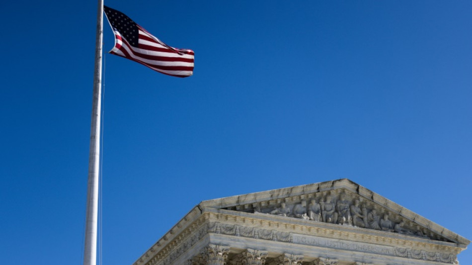 Trump pide a la Corte Suprema levantar la prohibición de expulsar migrantes bajo ley de excepción