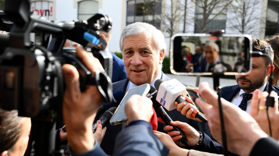 Tajani, sindaco Milano non si decide a cena, serve un civico