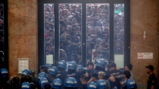 Scontri a Milano, domiciliari per 2 studenti minorenni