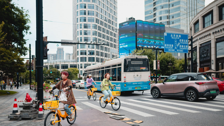 Borsa: Hong Kong negativa, apre a -1,20%