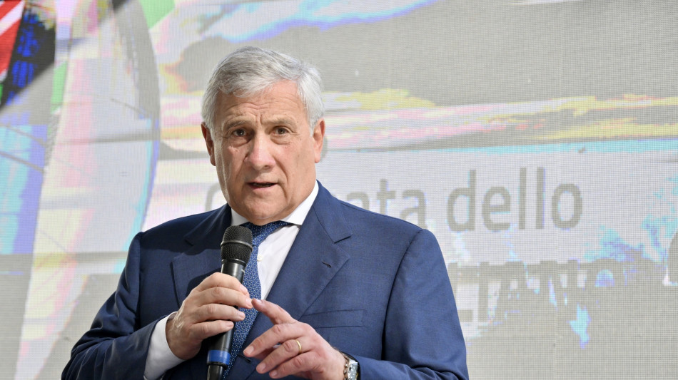 Farnesina, Mosca piombata in un abisso di volgarità