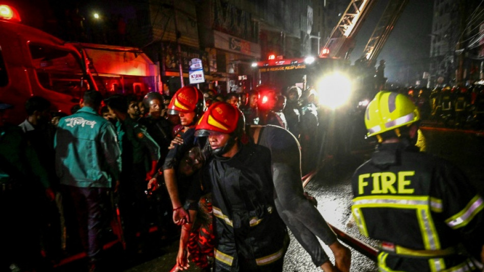 Bangladesh: un incendie, aggrav&eacute; par des failles de s&eacute;curit&eacute;, fait au moins 45 morts