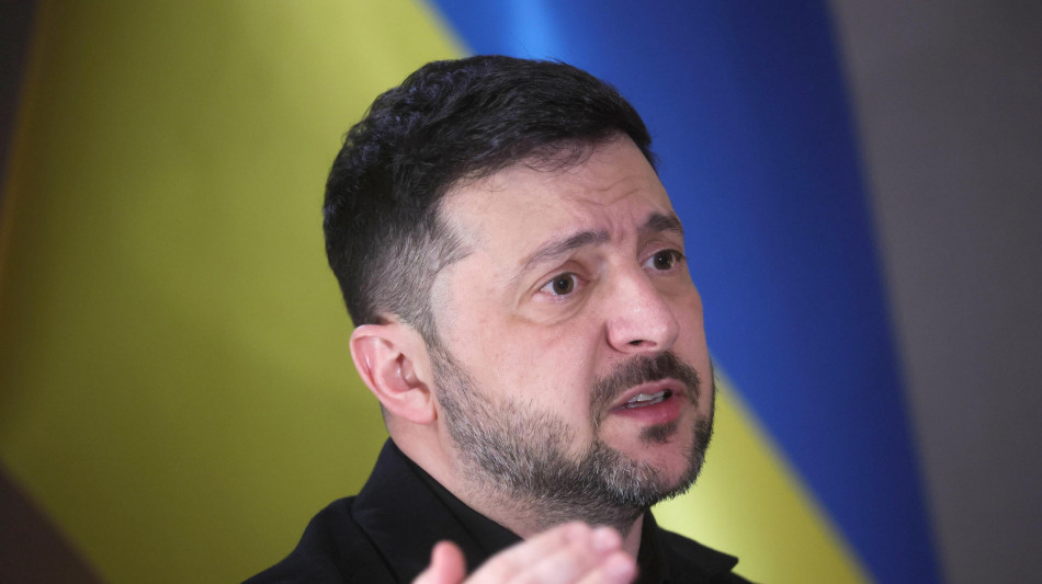Zelensky, 'con Trump parleremo della questione territoriale'