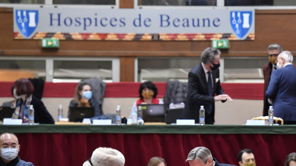 Vin: les ench&egrave;res de Beaune sous les auspices de Thierry Lhermitte mais sans records