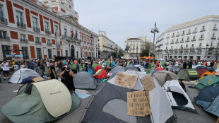 Manifestantes em Madri mant&ecirc;m press&atilde;o contra o governo diante da crise da moradia