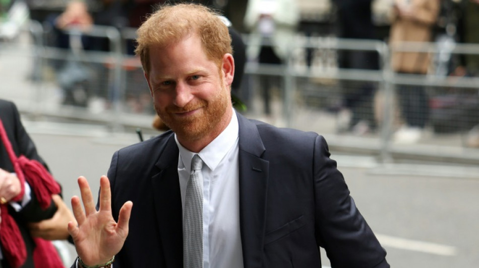 Le prince Harry renonce &agrave; poursuivre l'&eacute;diteur du Daily Mail en diffamation