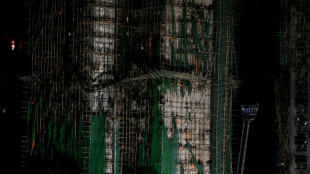 Hong Kong busca a cientos de desaparecidos tras el incendio que dej&oacute; al menos 83 muertos