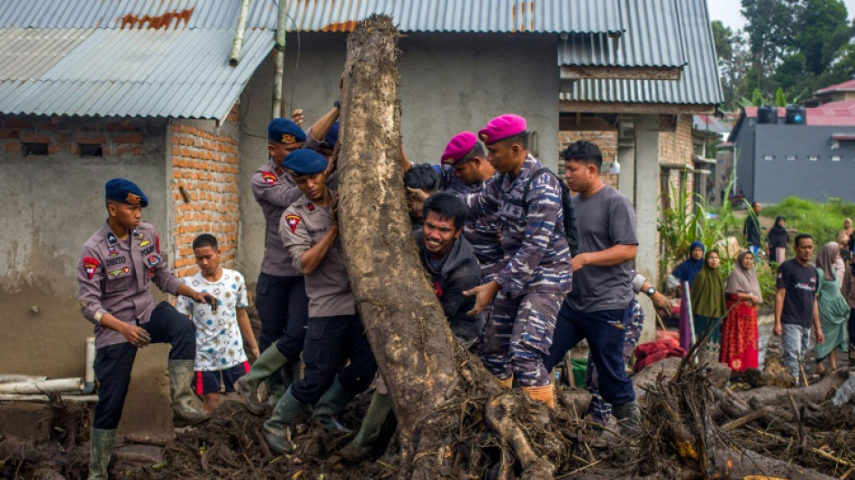 Las inundaciones en Indonesia dejan 50 muertos y 27 desaparecidos, seg&uacute;n un nuevo balance