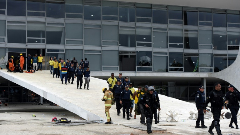 Lula inspiziert Sch&auml;den in  Regierungsviertel nach Sturm durch Bolsonaro-Anh&auml;nger