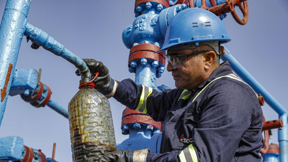 Il petrolio a -3,8% in Asia con l'aumento della produzione Opec+