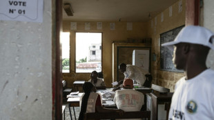 Fin du référendum visant au retour à l'ordre constitutionnel en Guinée 