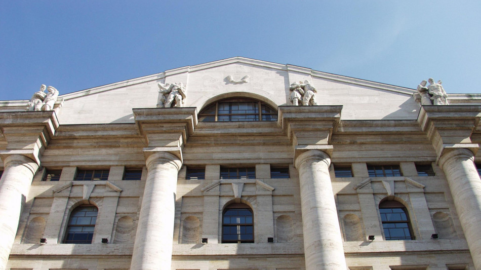 Borsa: Milano chiude in calo, Ftse Mib -0,75%