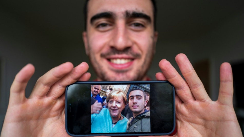 Merkel distanziert sich von Merz' Politik der Grenz-Zur&uuml;ckweisungen