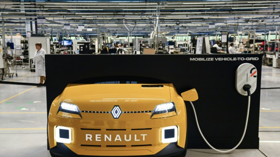 Maine-et-Loire: inauguration d'une production de bornes novatrices pour voitures &eacute;lectriques
