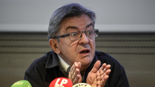 Mélenchon, ora valutare mozione destituzione Macron