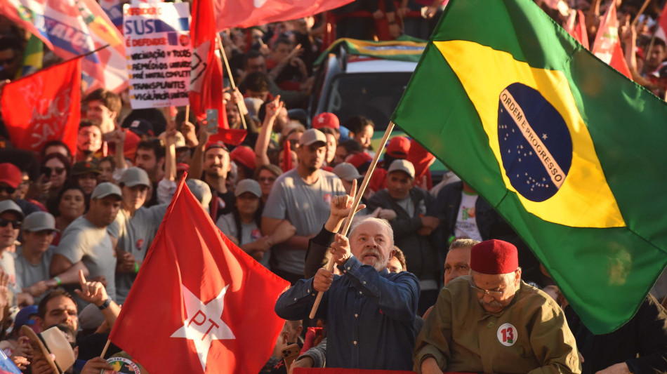 Brasile, Lula pone una condizione per il dibattito con Fl&aacute;vio Bolsonaro in tv