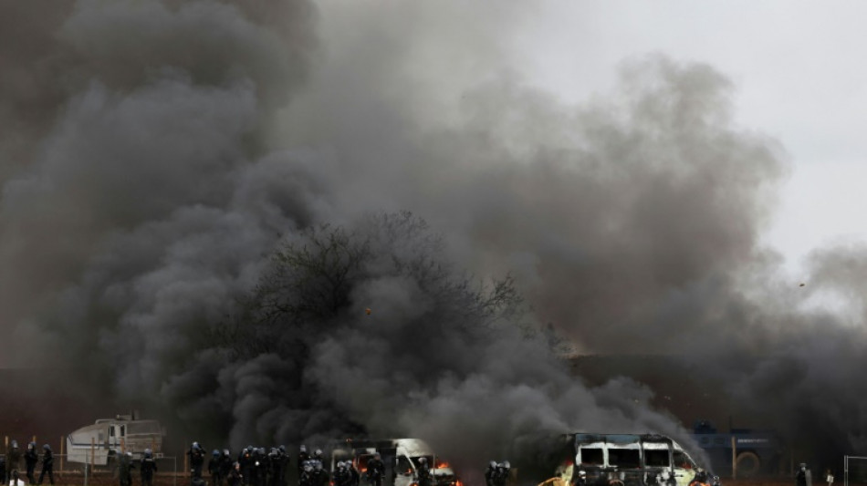 Bassines: un manifestant entre la vie et la mort, enqu&ecirc;te sur les violences