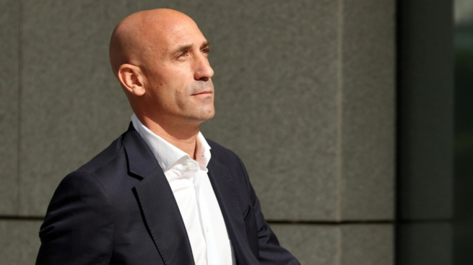 El expatr&oacute;n del f&uacute;tbol espa&ntilde;ol Luis Rubiales es detenido al volver a Espa&ntilde;a, seg&uacute;n la prensa