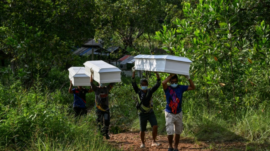 Inc&ecirc;ndio em balsa nas Filipinas deixa 76 mortos