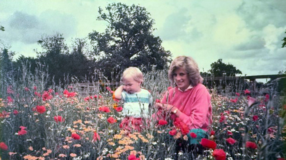 William condivide una foto inedita di Diana per la festa della mamma