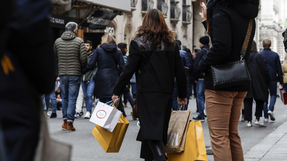 Confcommercio, incertezza pesa su consumi, -2,3% a febbraio