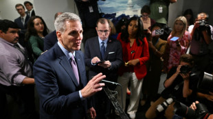 Top US Republican fights right-wing threat to leadership