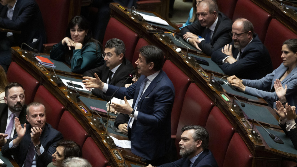 Conte, Meloni isolata, neanche la chiamano