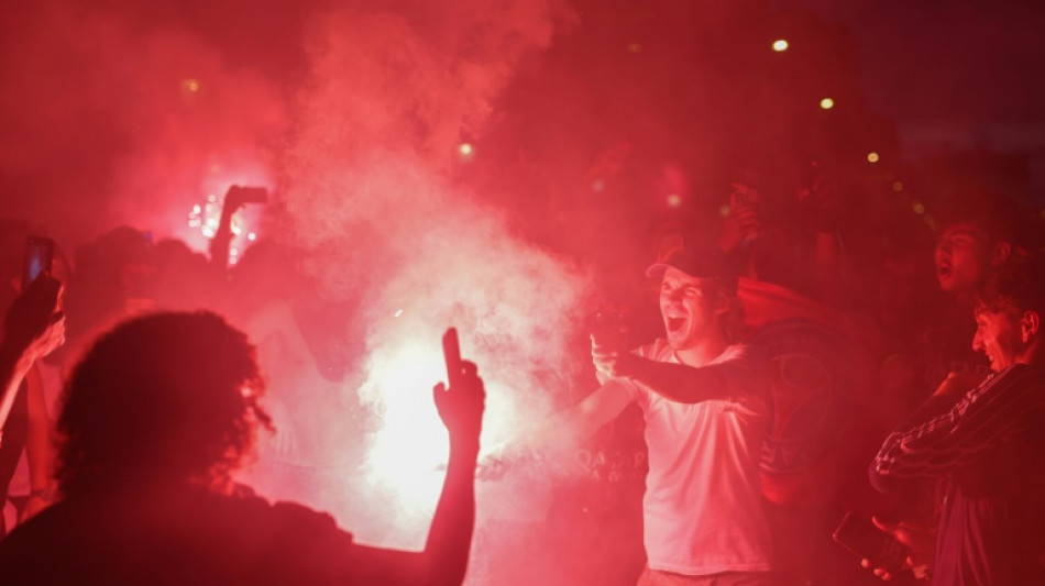 Ligue des champions: 20.000 personnes sur les Champs, tensions pr&egrave;s du Parc des Princes