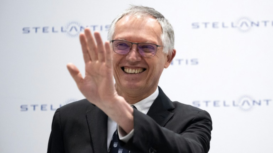 Stellantis en qu&ecirc;te du successeur de Carlos Tavares, qui va partir d&eacute;but 2026